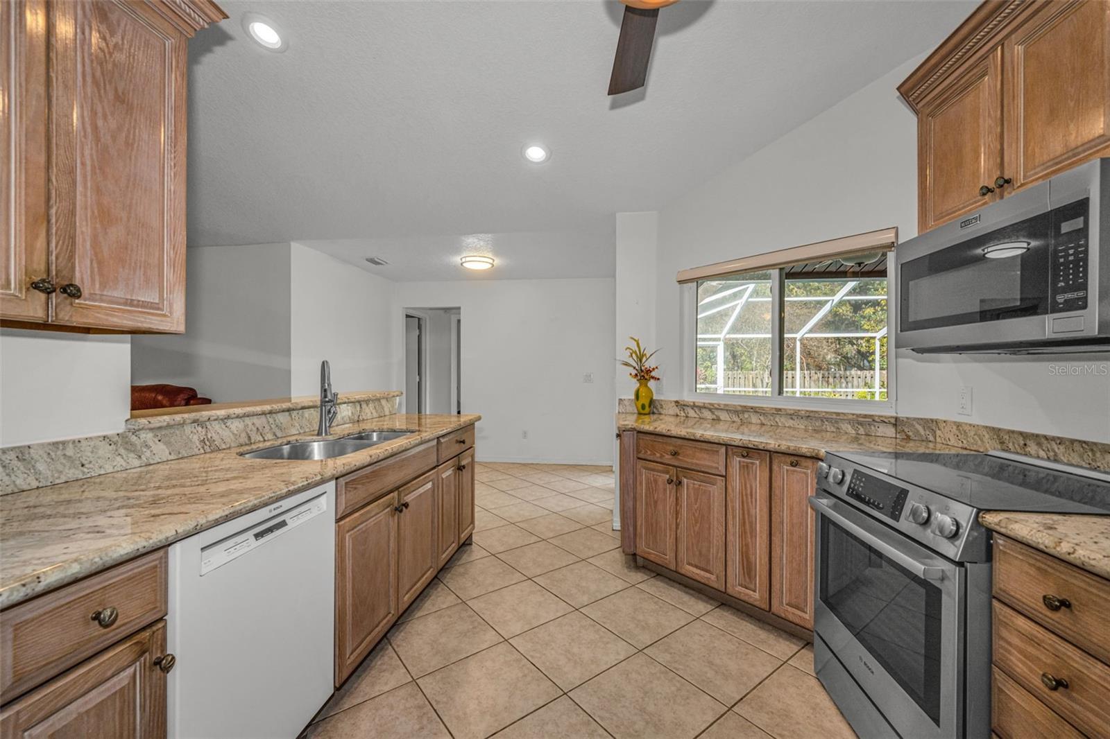 Image 29 of 79 For 12038 Stone Crossing Circle