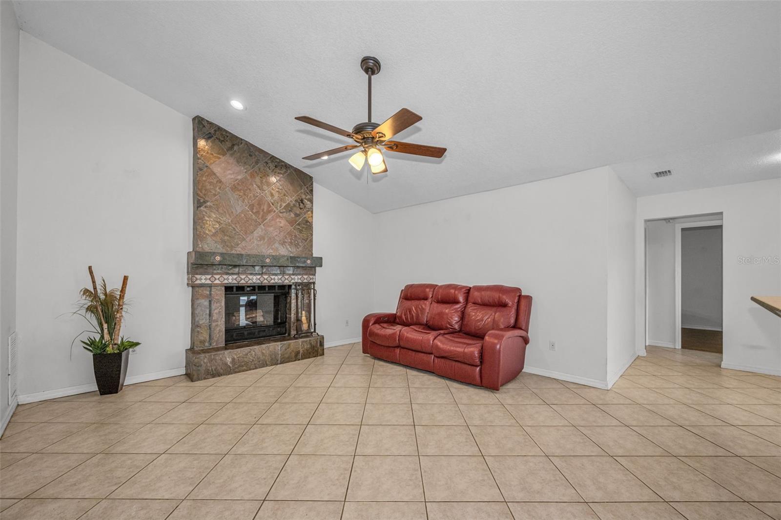 Image 32 of 79 For 12038 Stone Crossing Circle