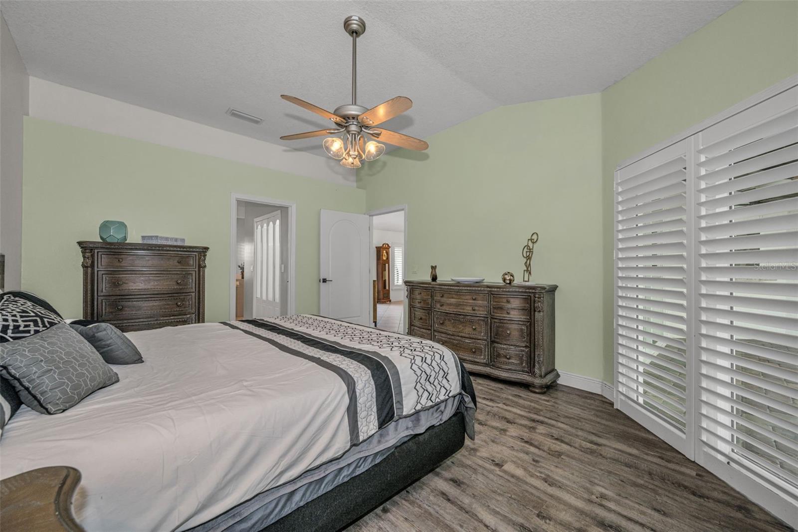 Image 39 of 79 For 12038 Stone Crossing Circle