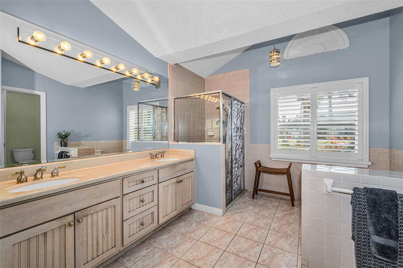 Image 40 of 79 For 12038 Stone Crossing Circle