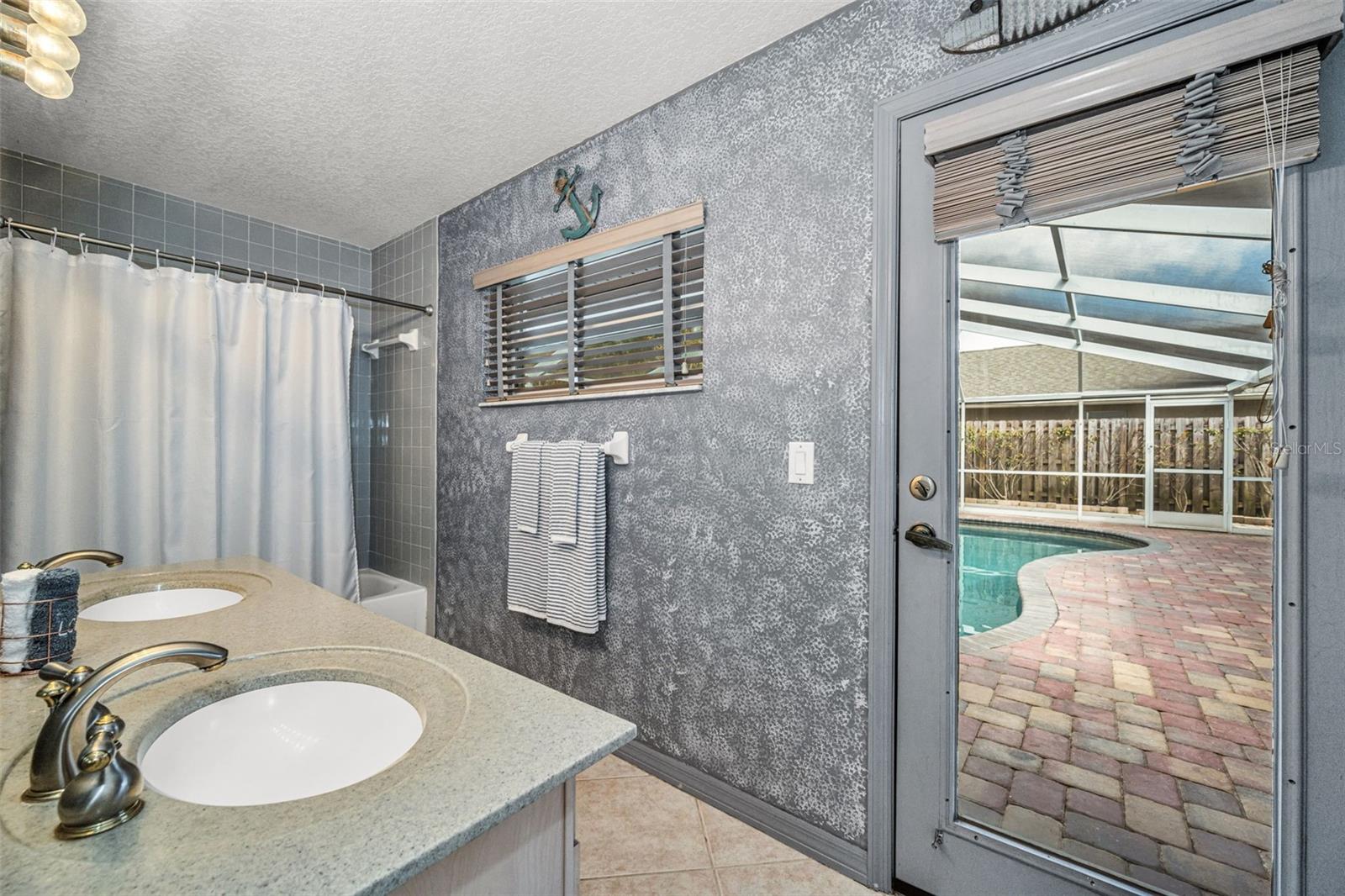 Image 47 of 79 For 12038 Stone Crossing Circle