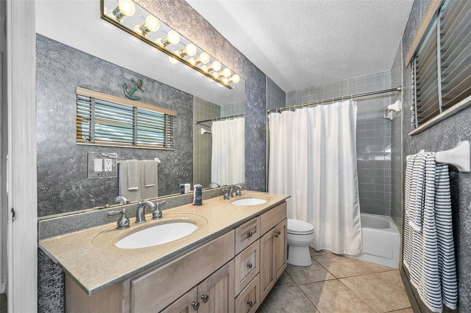 Image 48 of 79 For 12038 Stone Crossing Circle