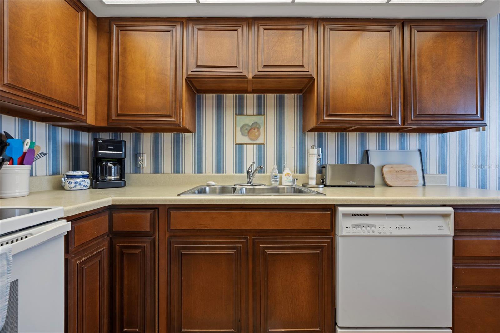 Listing photo id 8 for 9425 Blind Pass Road 1006