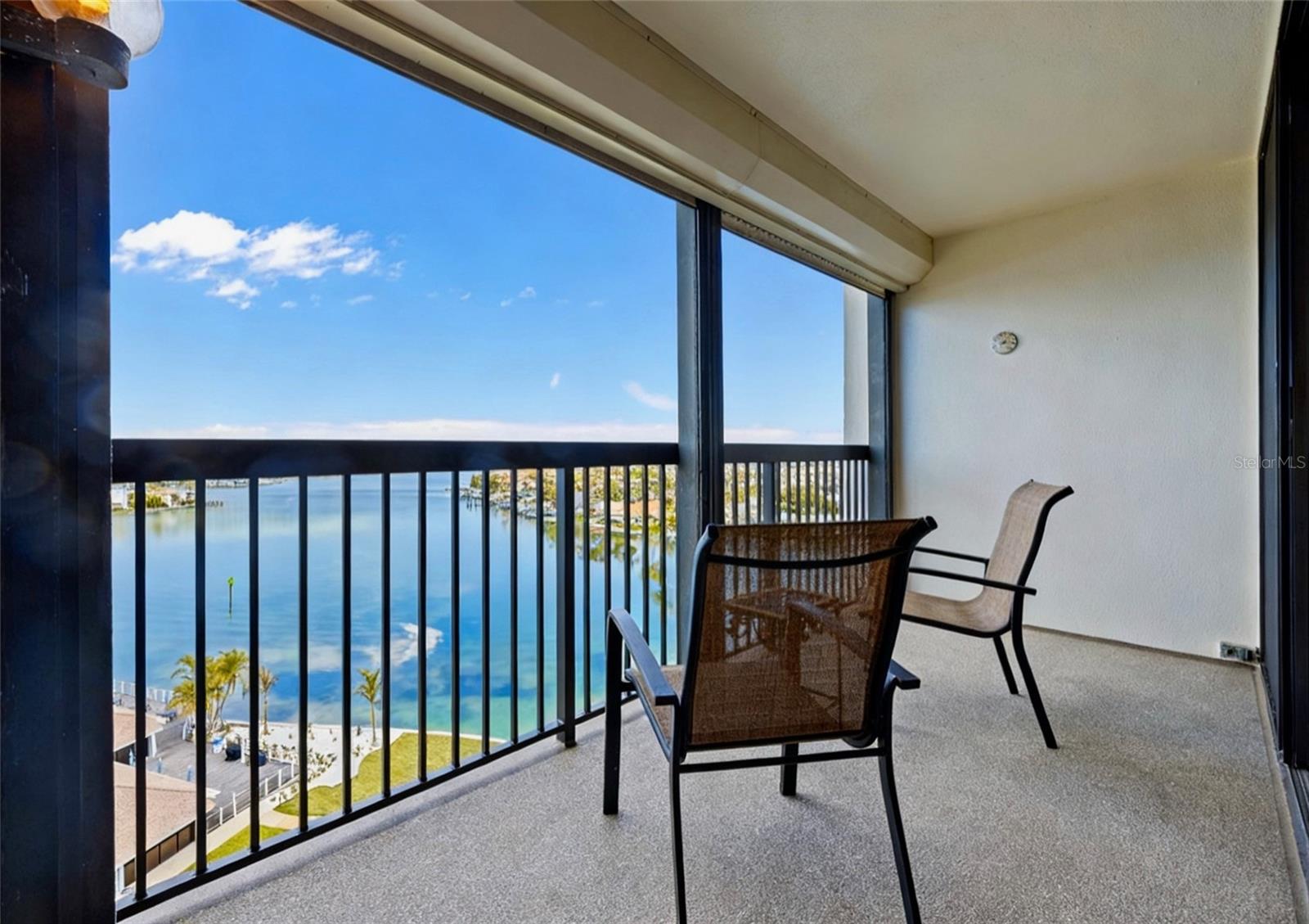 Listing photo id 14 for 9425 Blind Pass Road 1006