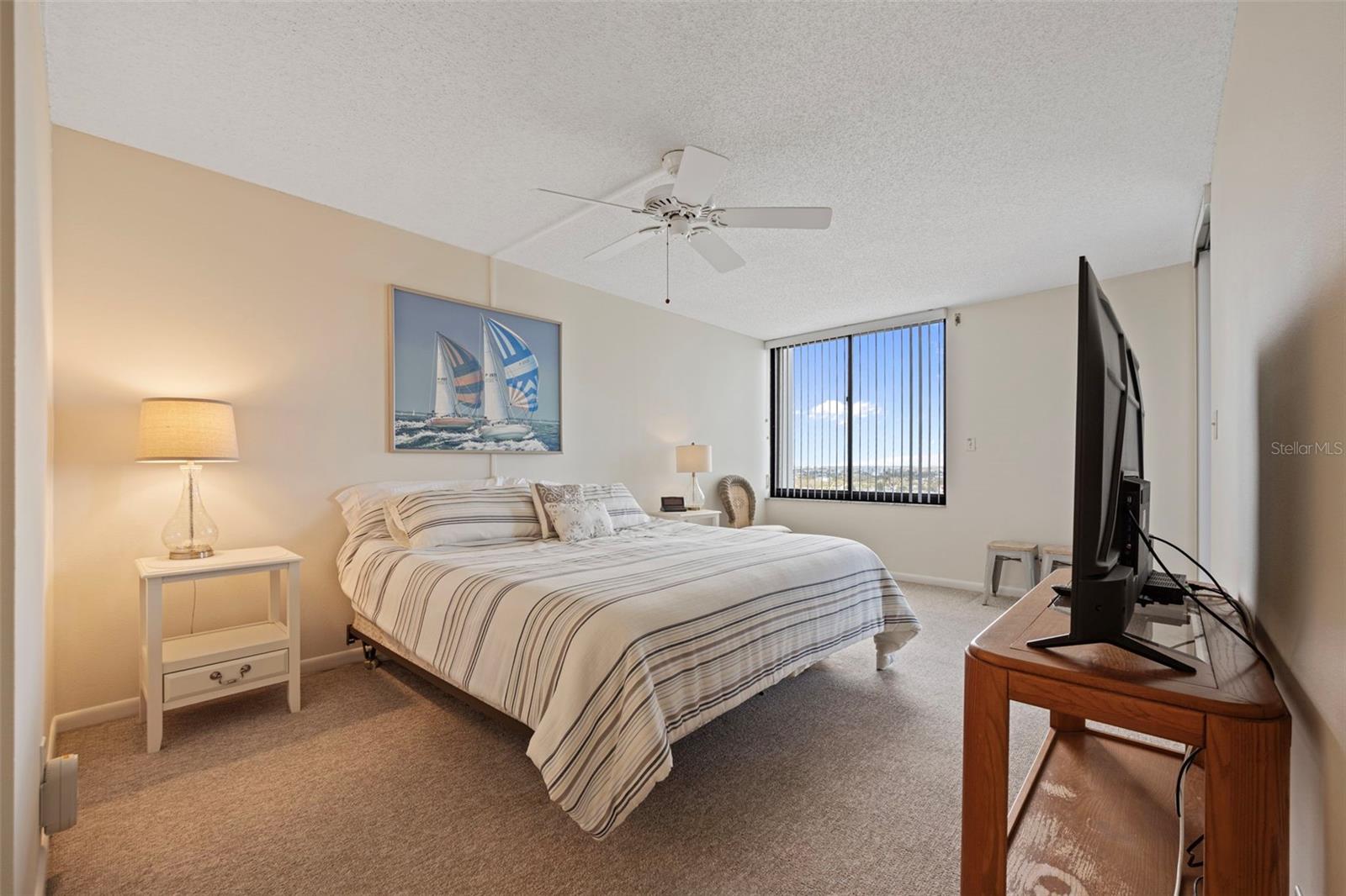 Listing photo id 17 for 9425 Blind Pass Road 1006