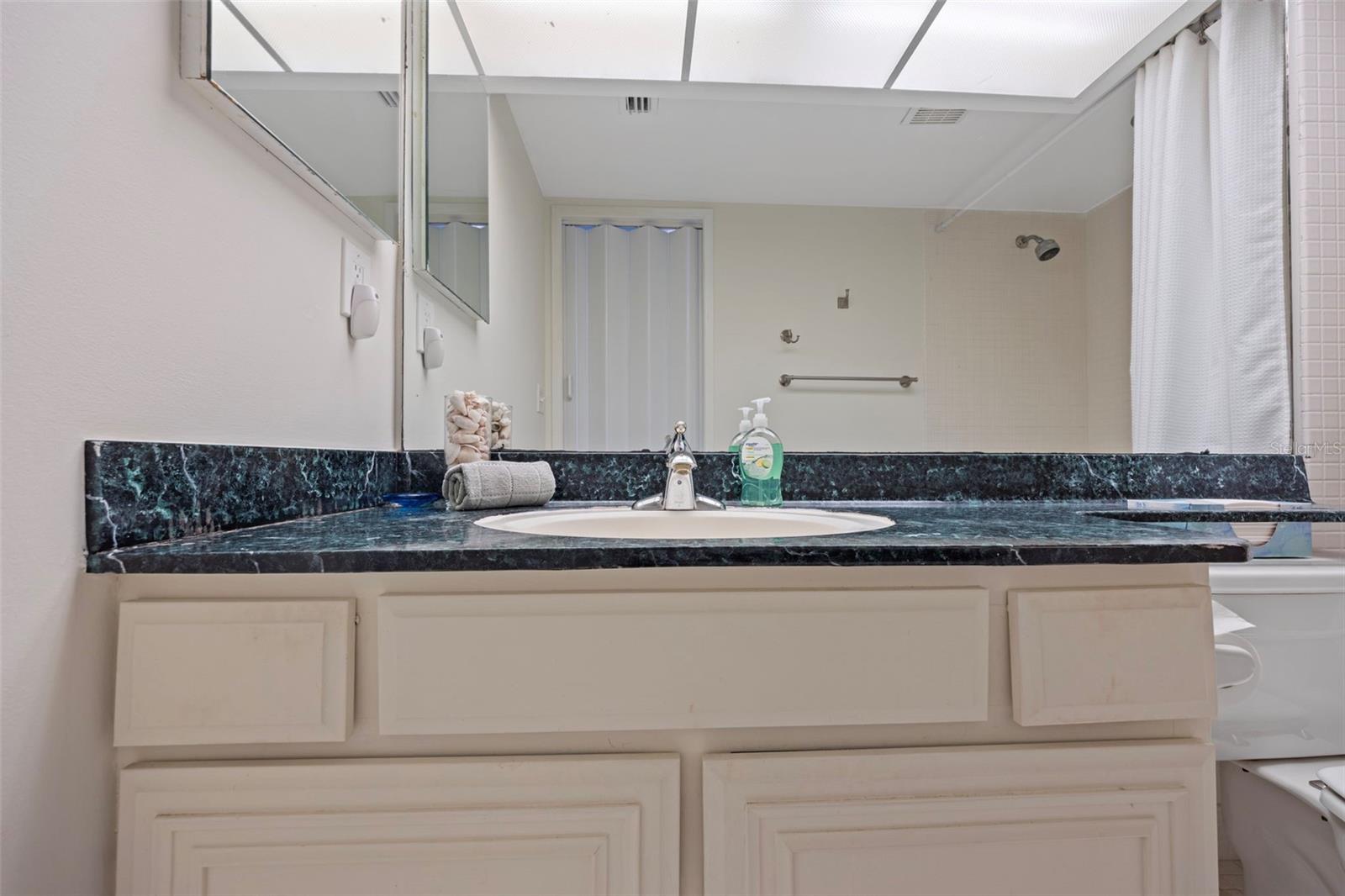 Listing photo id 20 for 9425 Blind Pass Road 1006