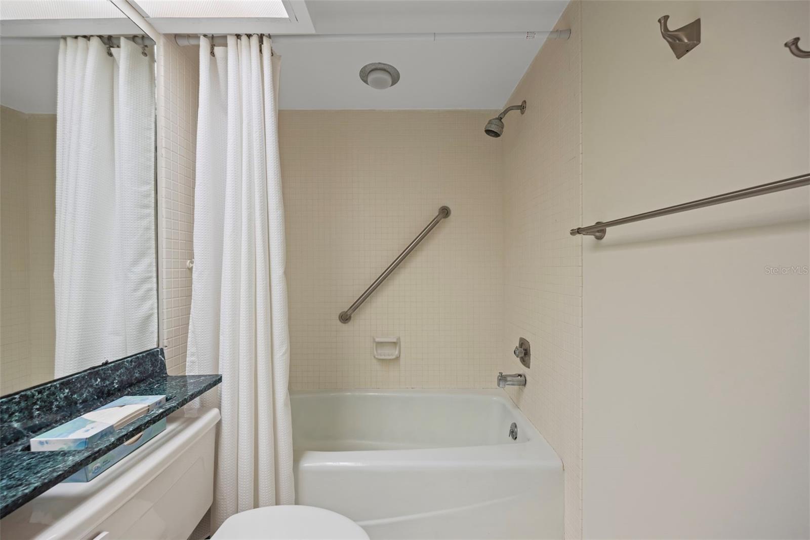 Listing photo id 22 for 9425 Blind Pass Road 1006