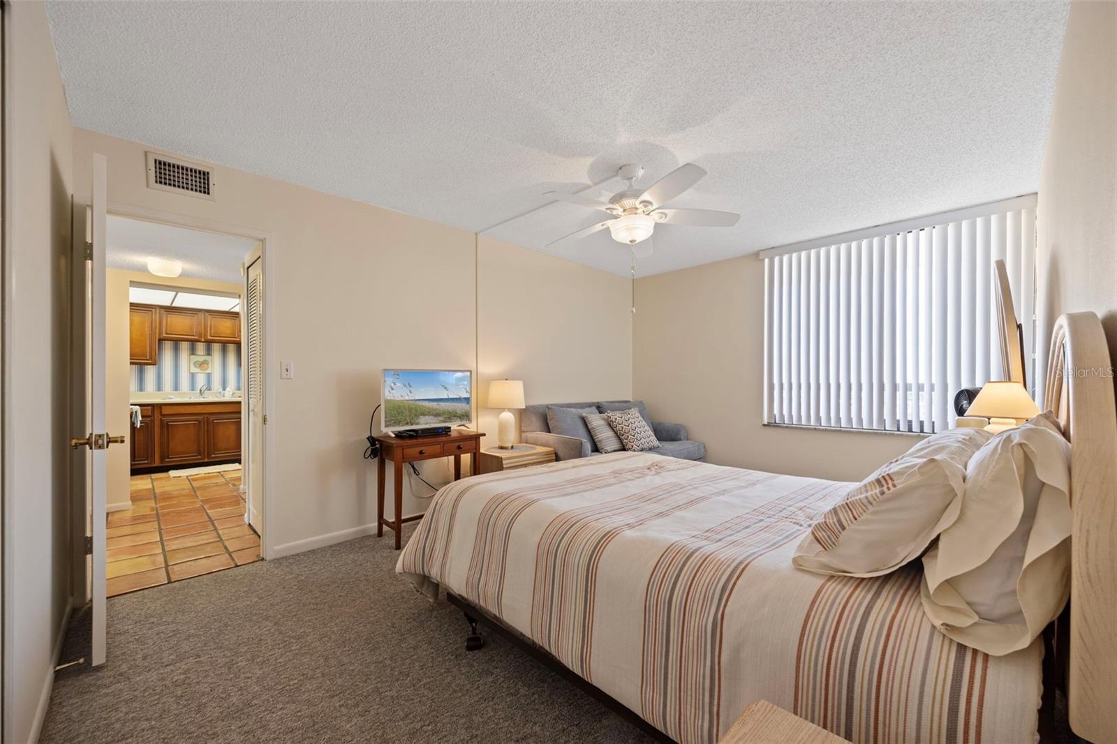 Listing photo id 24 for 9425 Blind Pass Road 1006