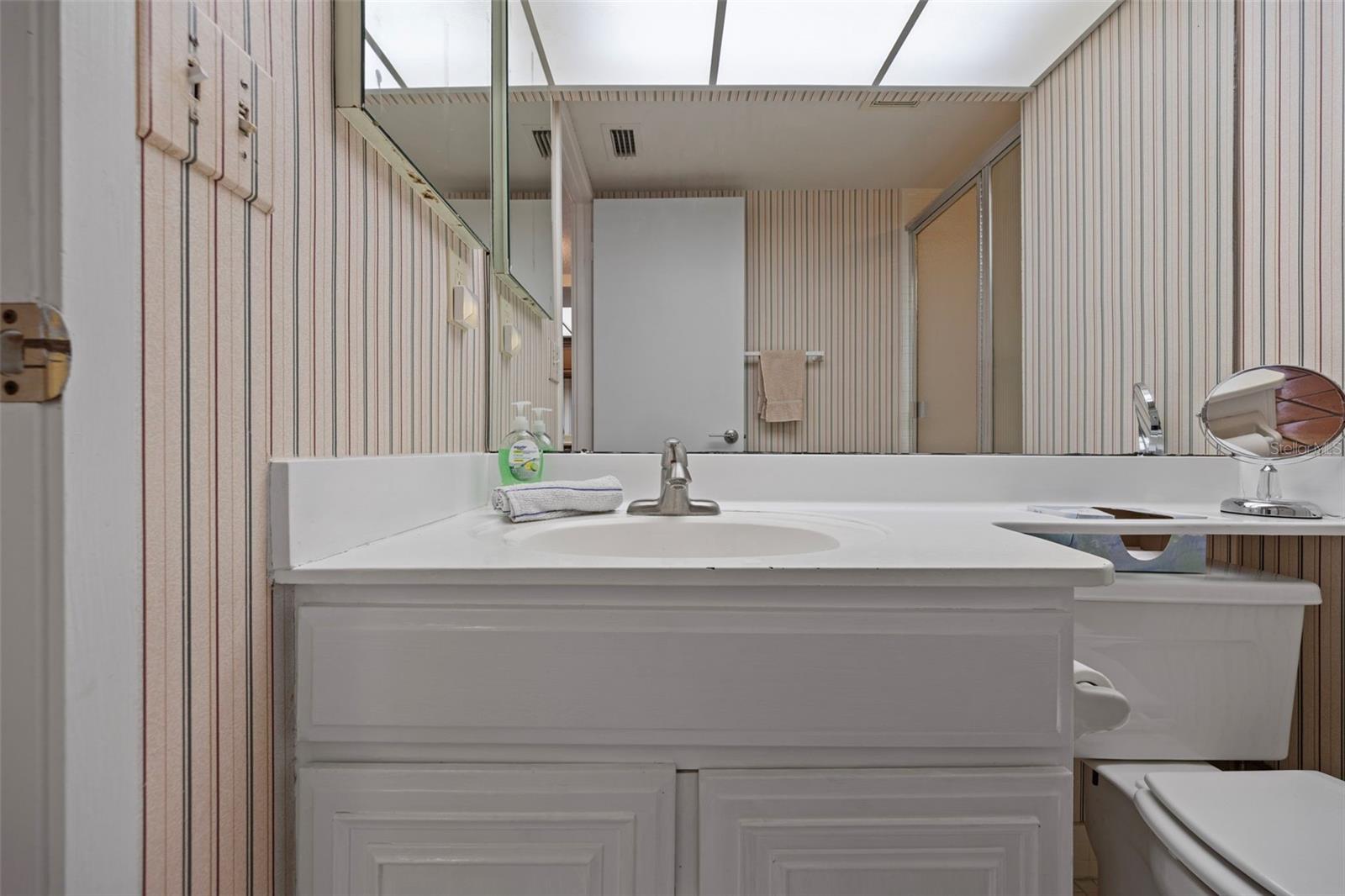 Listing photo id 27 for 9425 Blind Pass Road 1006