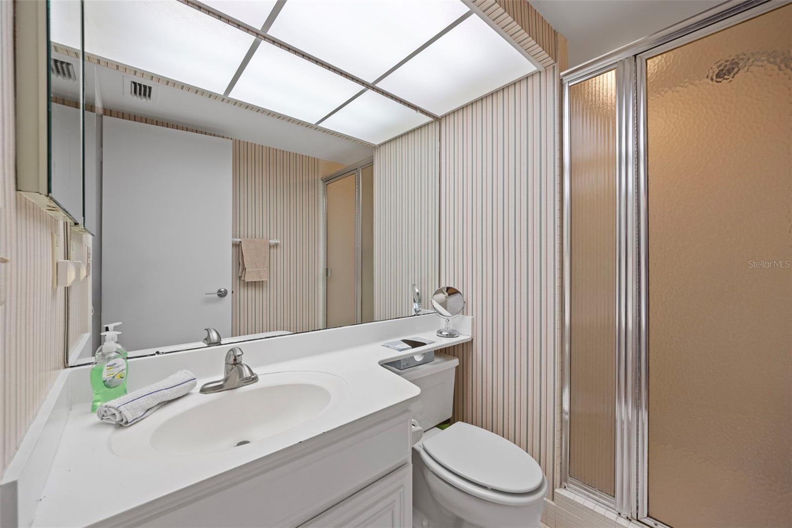 Listing photo id 28 for 9425 Blind Pass Road 1006