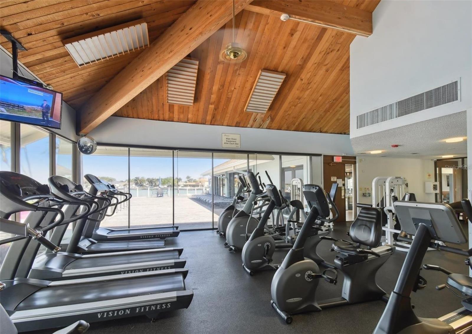 Listing photo id 34 for 9425 Blind Pass Road 1006