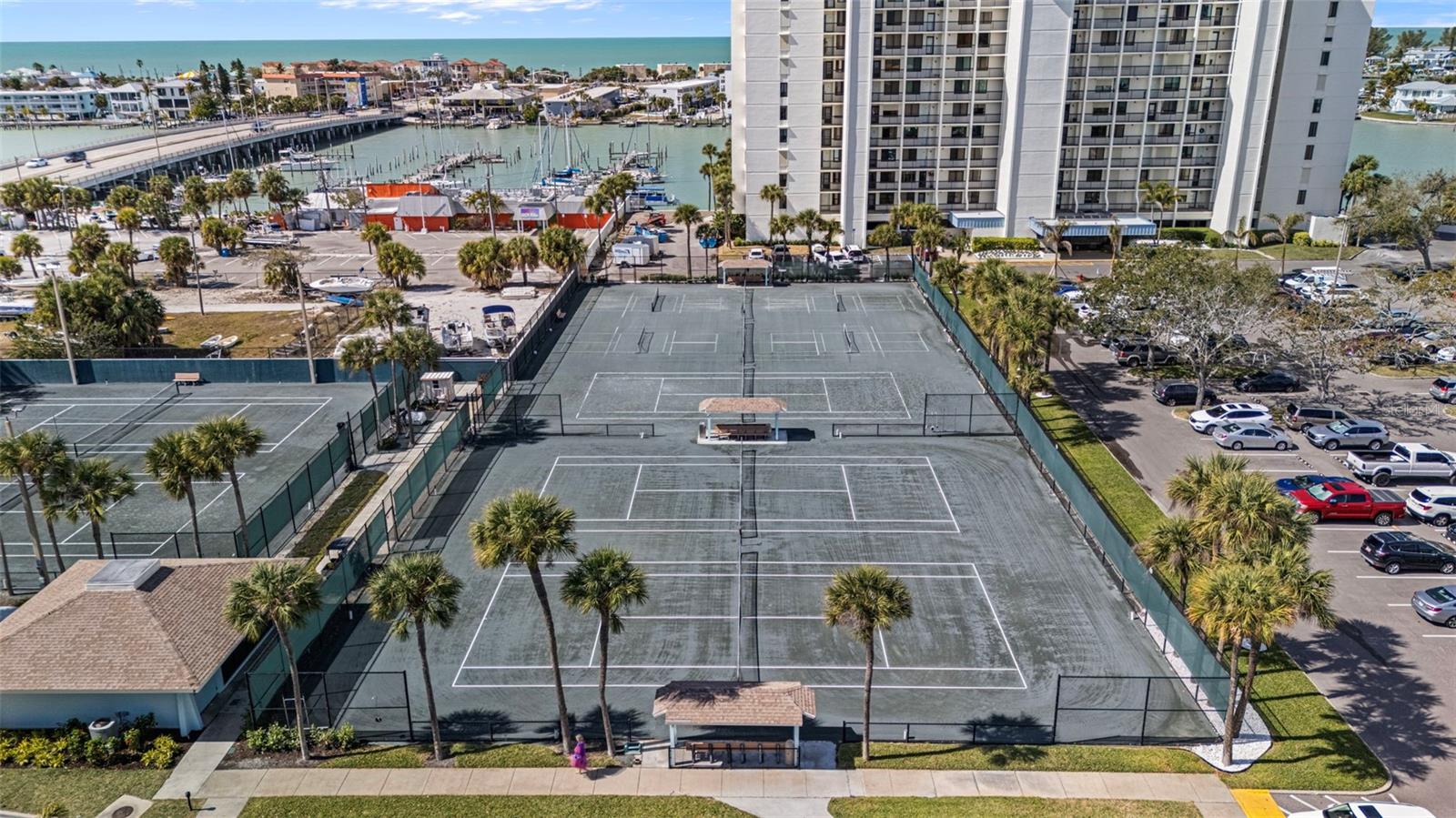 Listing photo id 39 for 9425 Blind Pass Road 1006