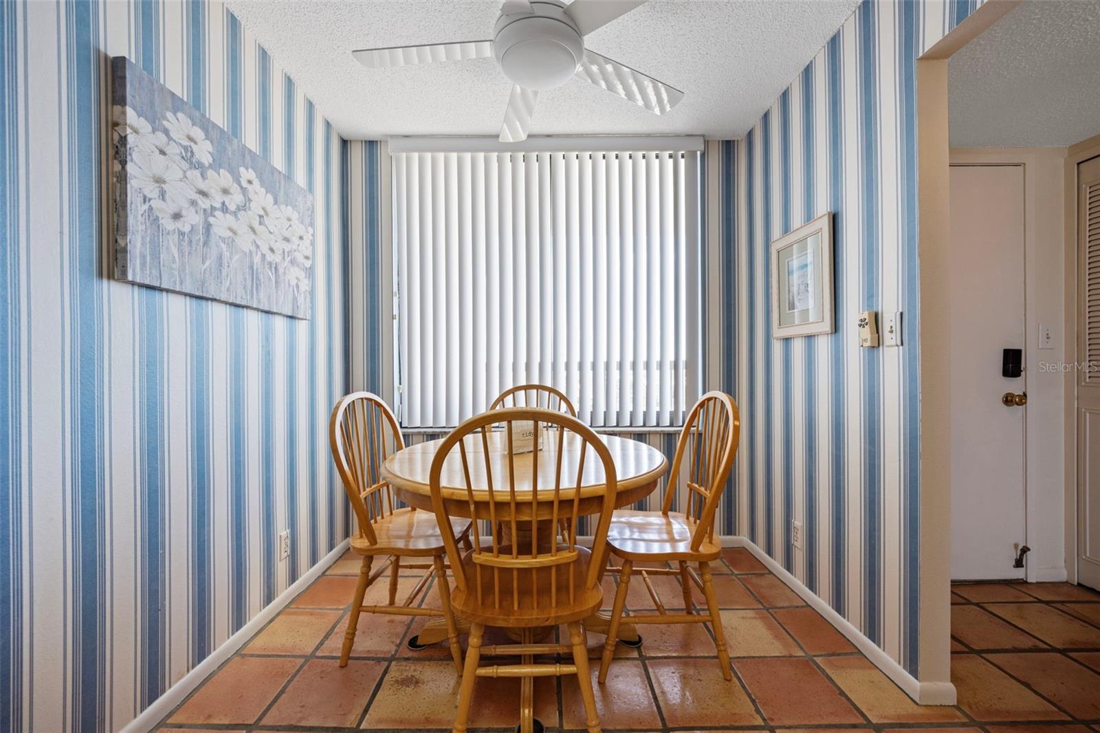 Listing photo id 5 for 9425 Blind Pass Road 1006