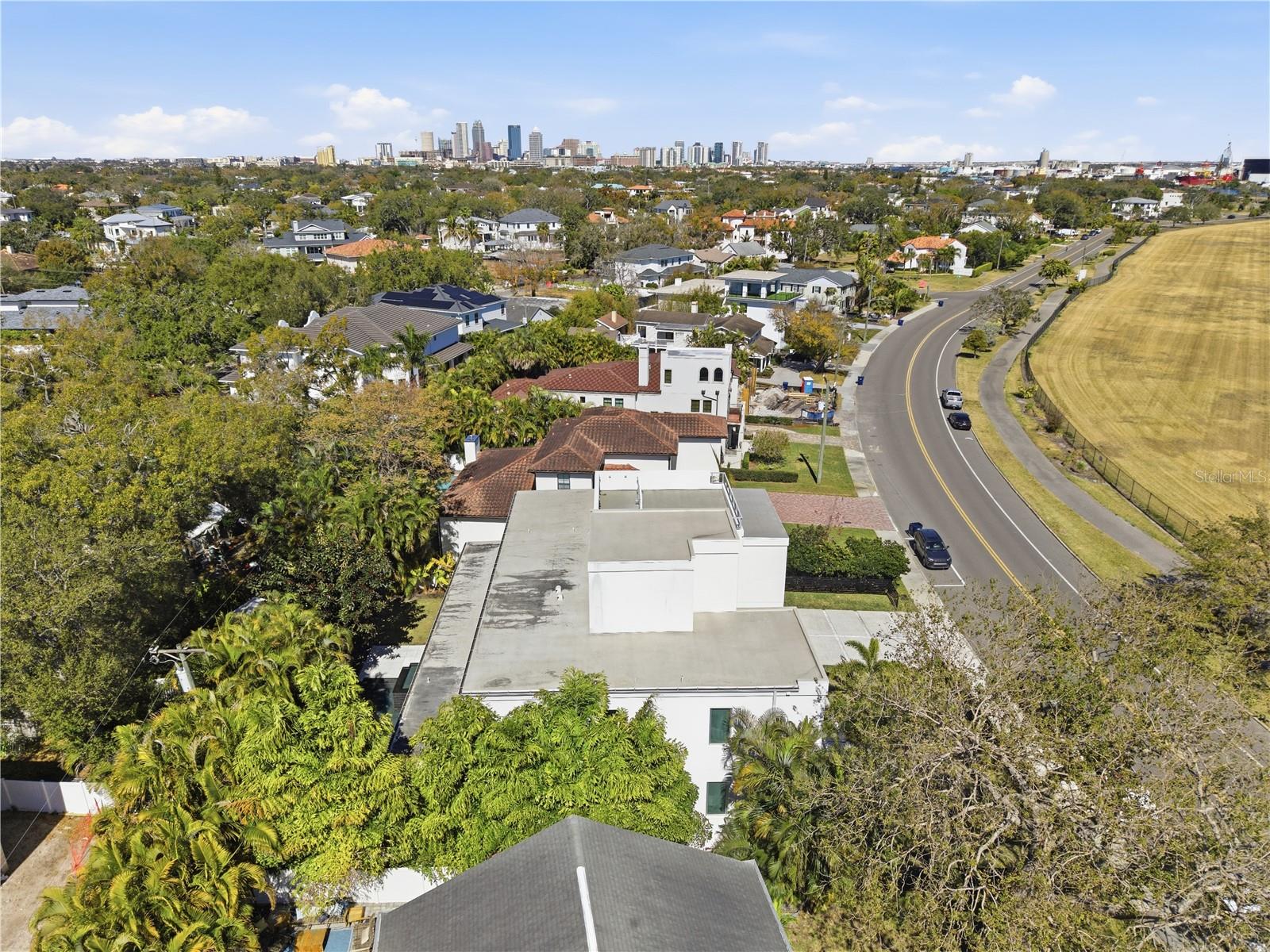 Image 18 of 72 For 814 Davis Boulevard