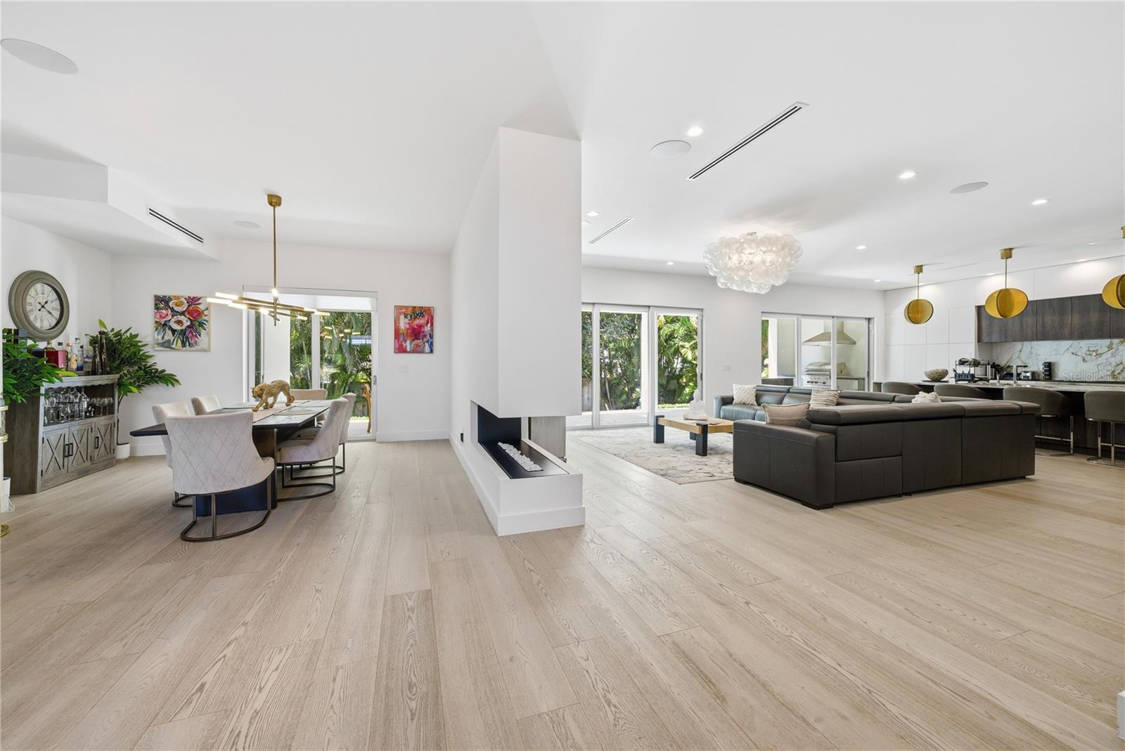 Image 19 of 72 For 814 Davis Boulevard