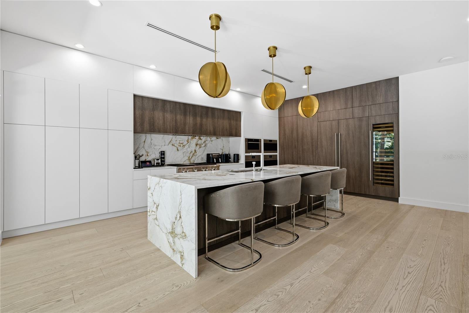 Image 23 of 72 For 814 Davis Boulevard