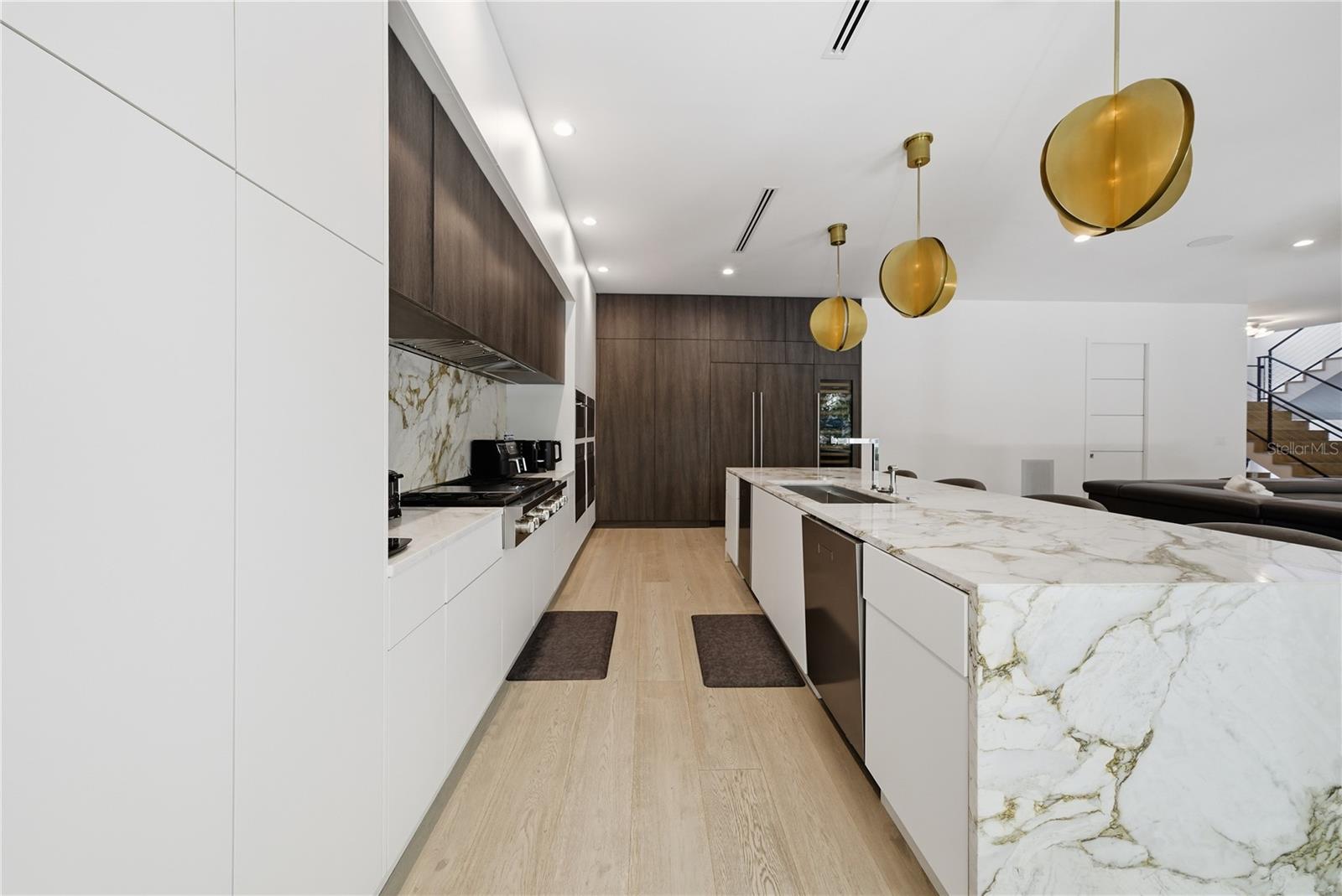 Image 24 of 72 For 814 Davis Boulevard