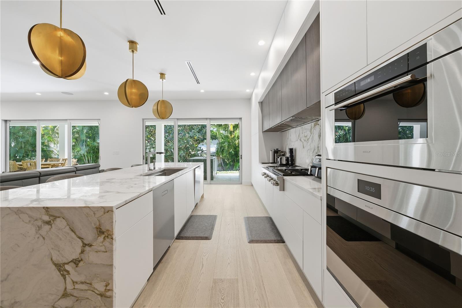 Image 25 of 72 For 814 Davis Boulevard