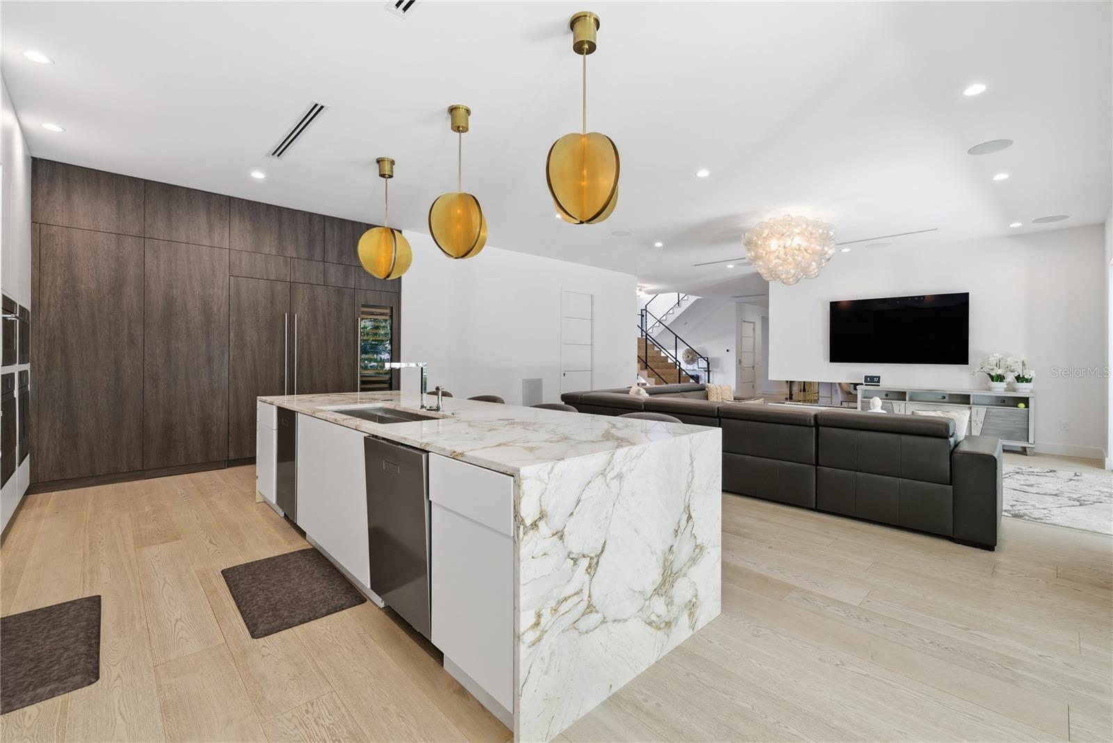 Image 27 of 72 For 814 Davis Boulevard