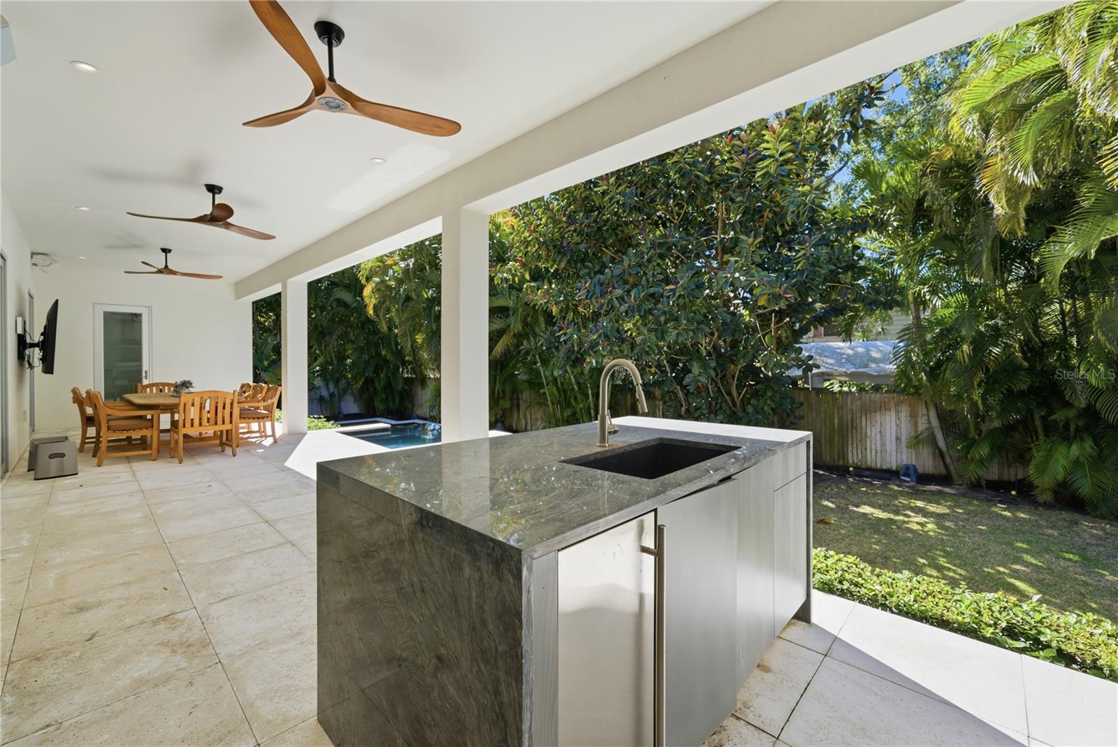 Image 29 of 72 For 814 Davis Boulevard