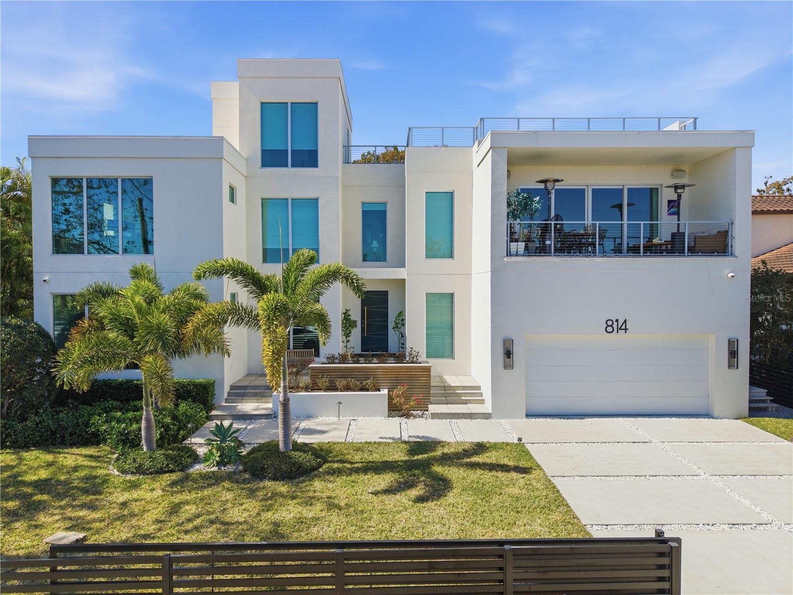 Image 3 of 72 For 814 Davis Boulevard