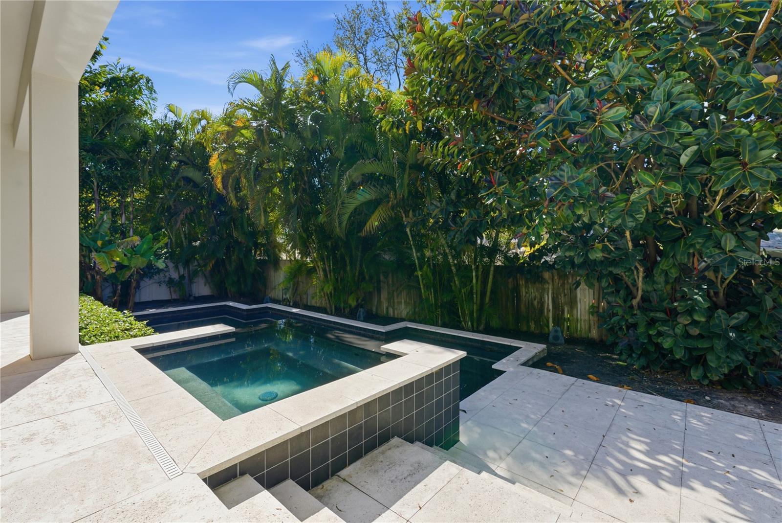 Image 34 of 72 For 814 Davis Boulevard