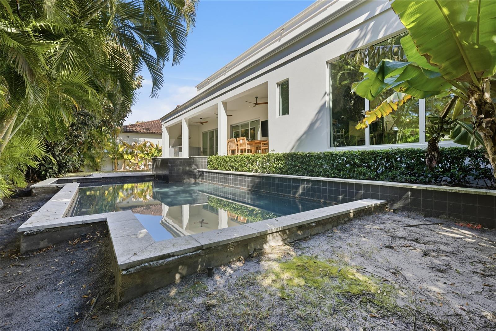 Image 35 of 72 For 814 Davis Boulevard