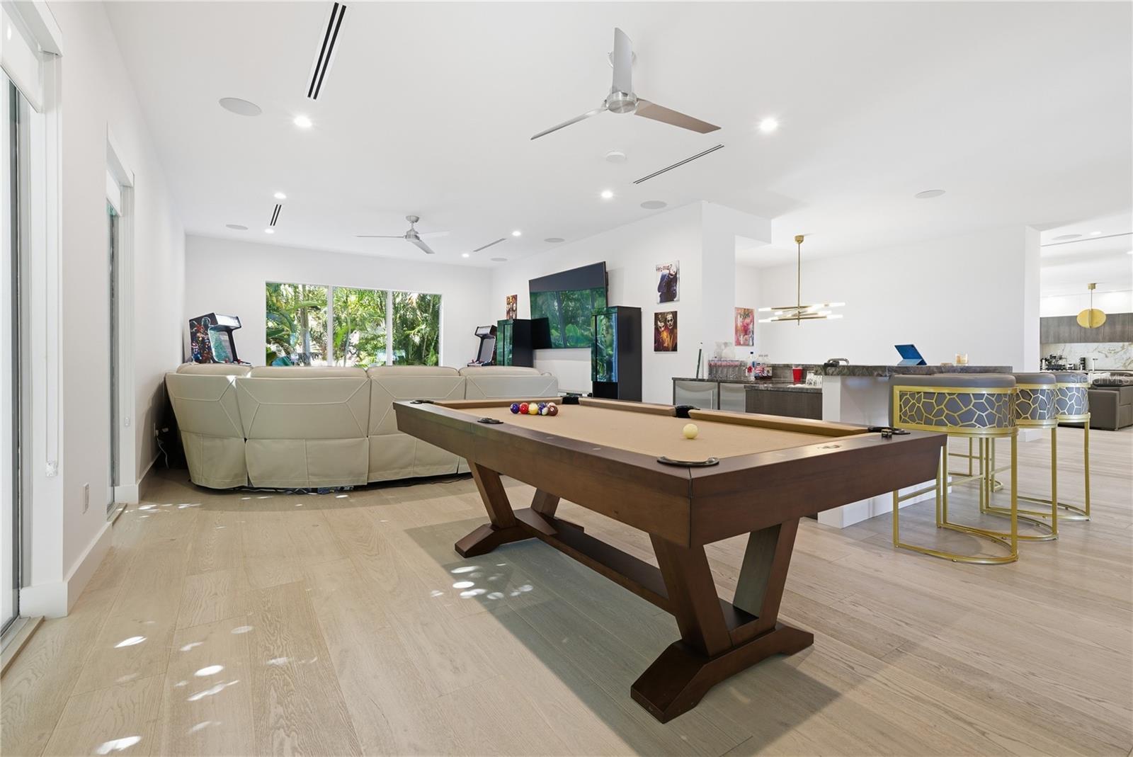 Image 38 of 72 For 814 Davis Boulevard