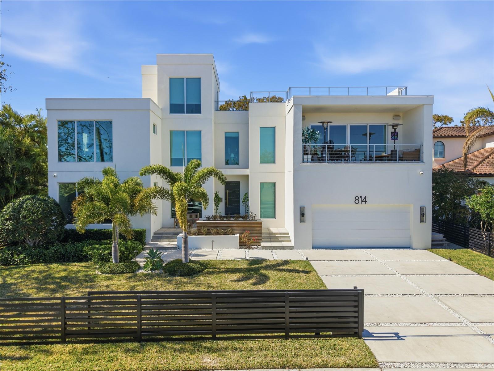 Image 4 of 72 For 814 Davis Boulevard