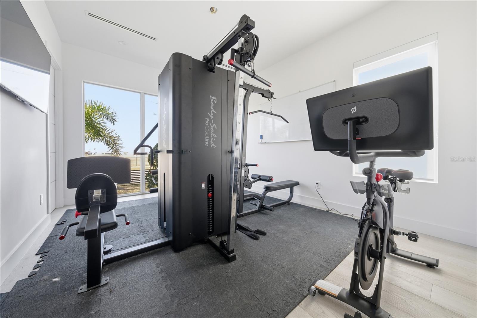 Image 42 of 72 For 814 Davis Boulevard