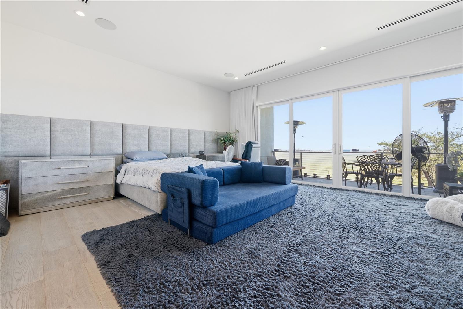 Image 47 of 72 For 814 Davis Boulevard