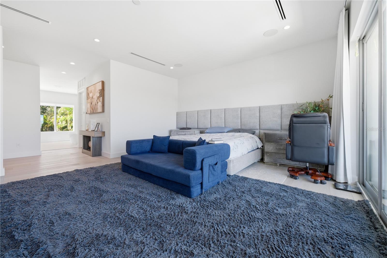 Image 48 of 72 For 814 Davis Boulevard