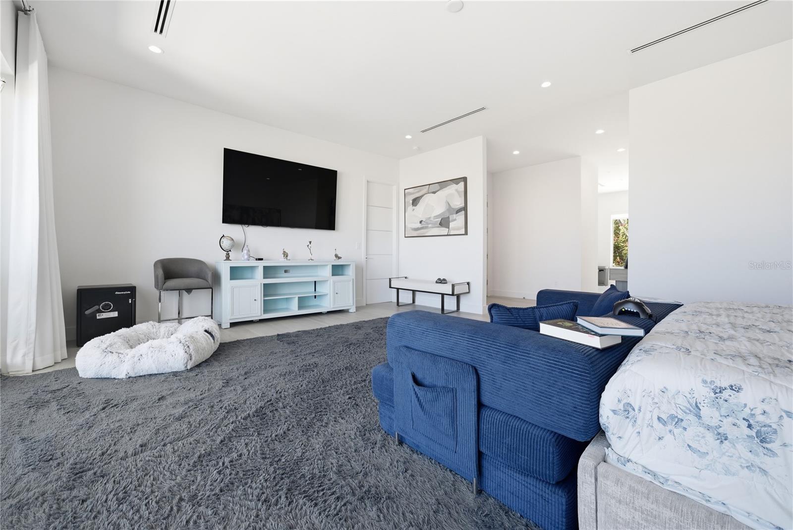 Image 49 of 72 For 814 Davis Boulevard