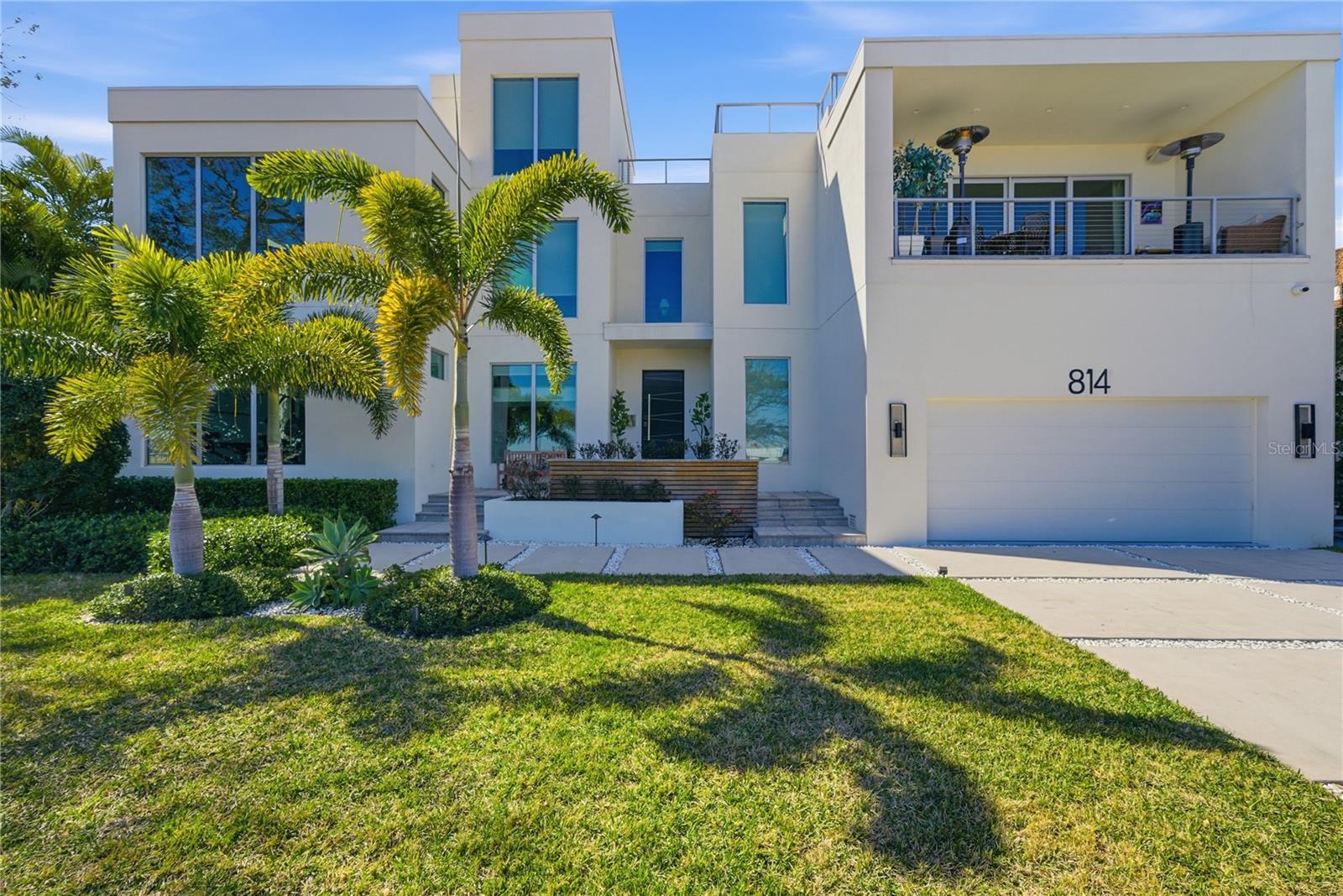 Image 5 of 72 For 814 Davis Boulevard