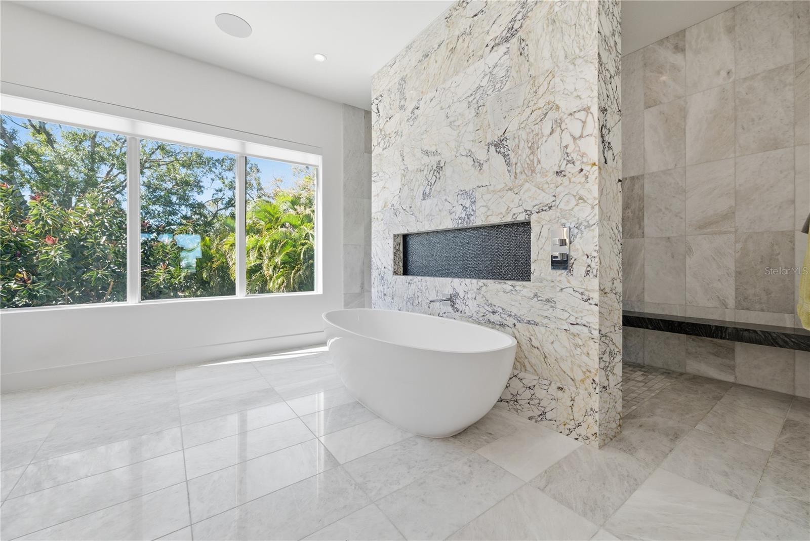 Image 50 of 72 For 814 Davis Boulevard