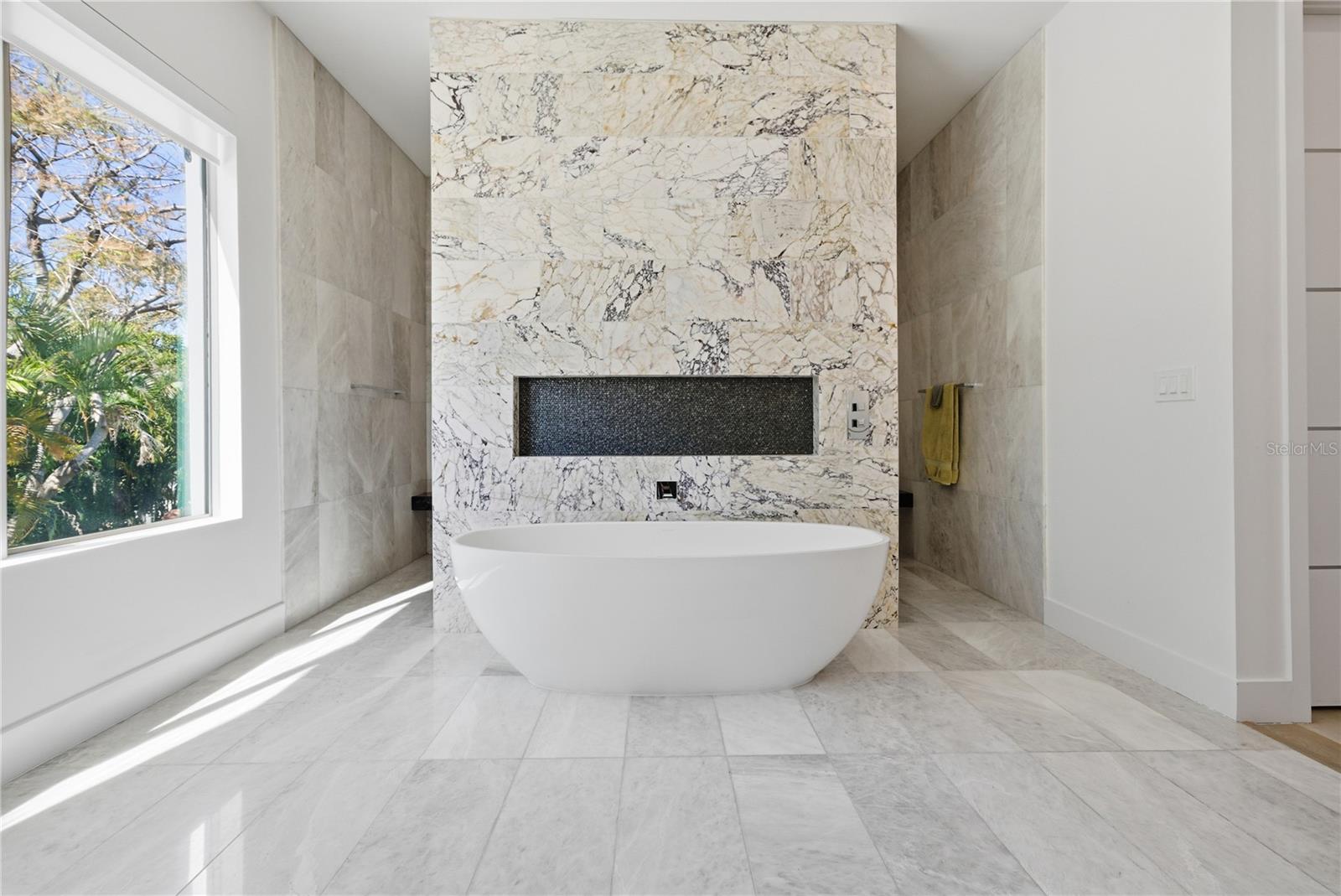 Image 51 of 72 For 814 Davis Boulevard