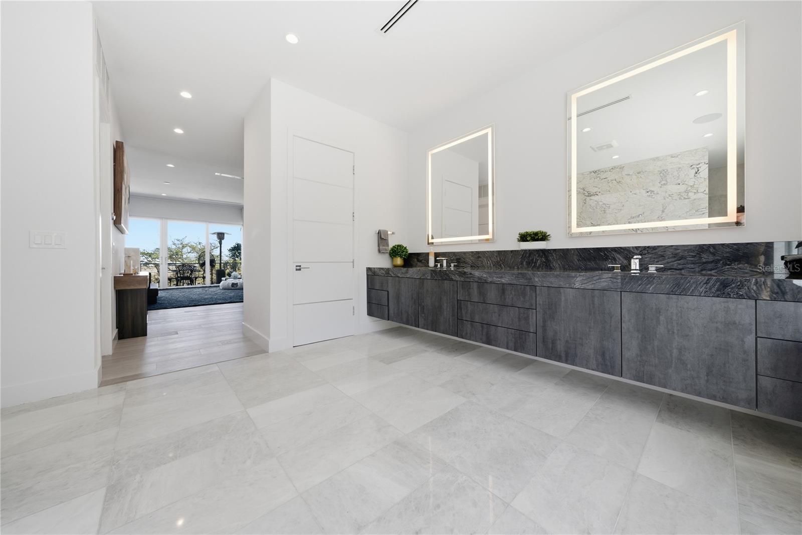 Image 53 of 72 For 814 Davis Boulevard