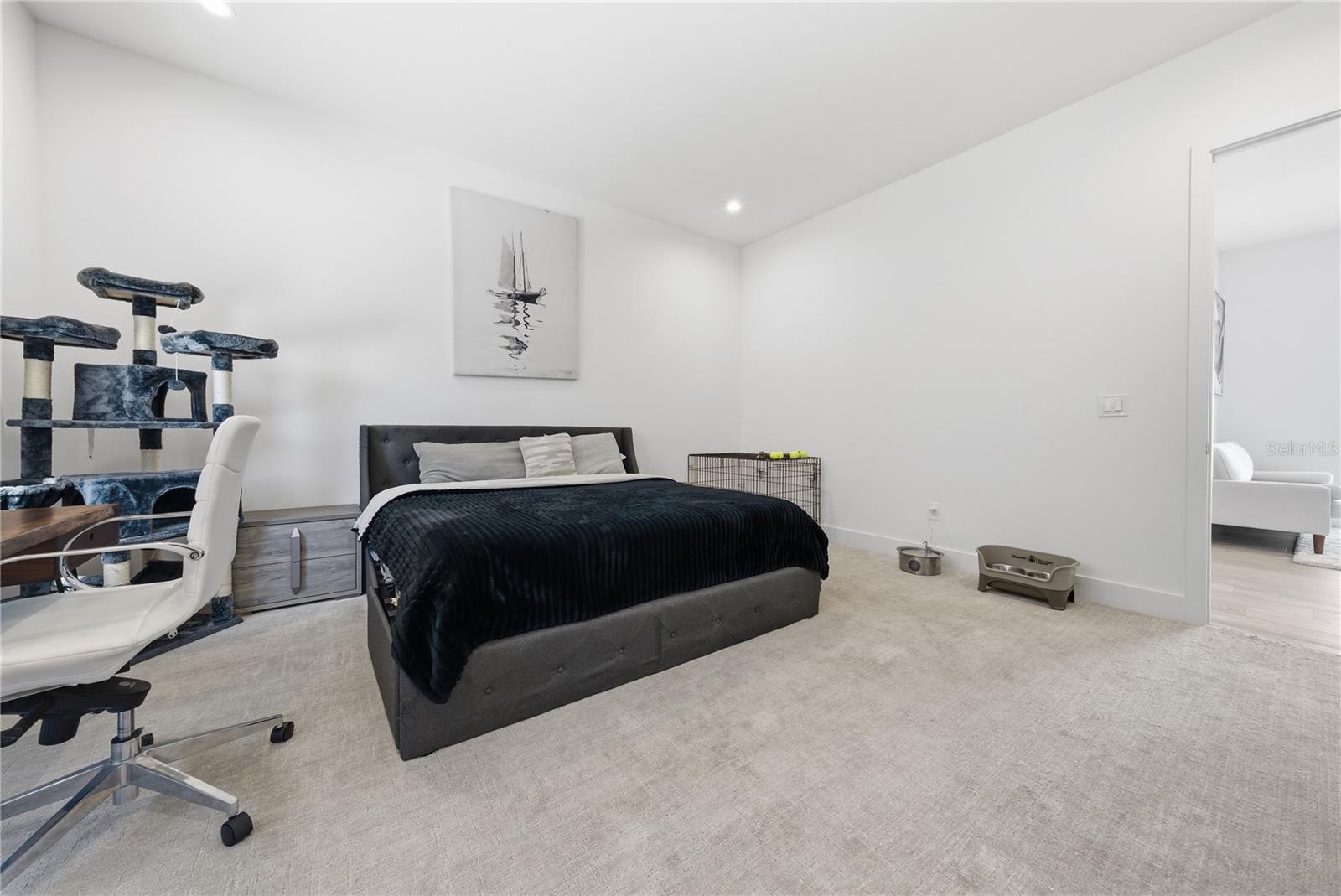 Image 55 of 72 For 814 Davis Boulevard