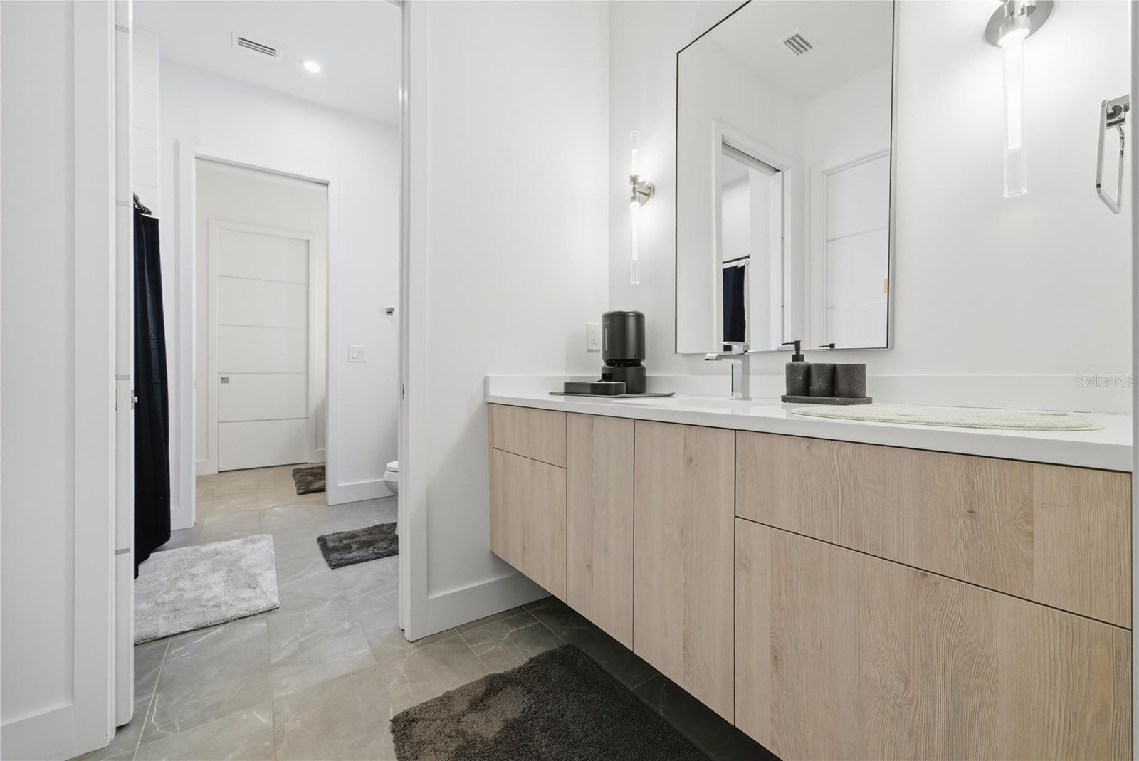 Image 56 of 72 For 814 Davis Boulevard