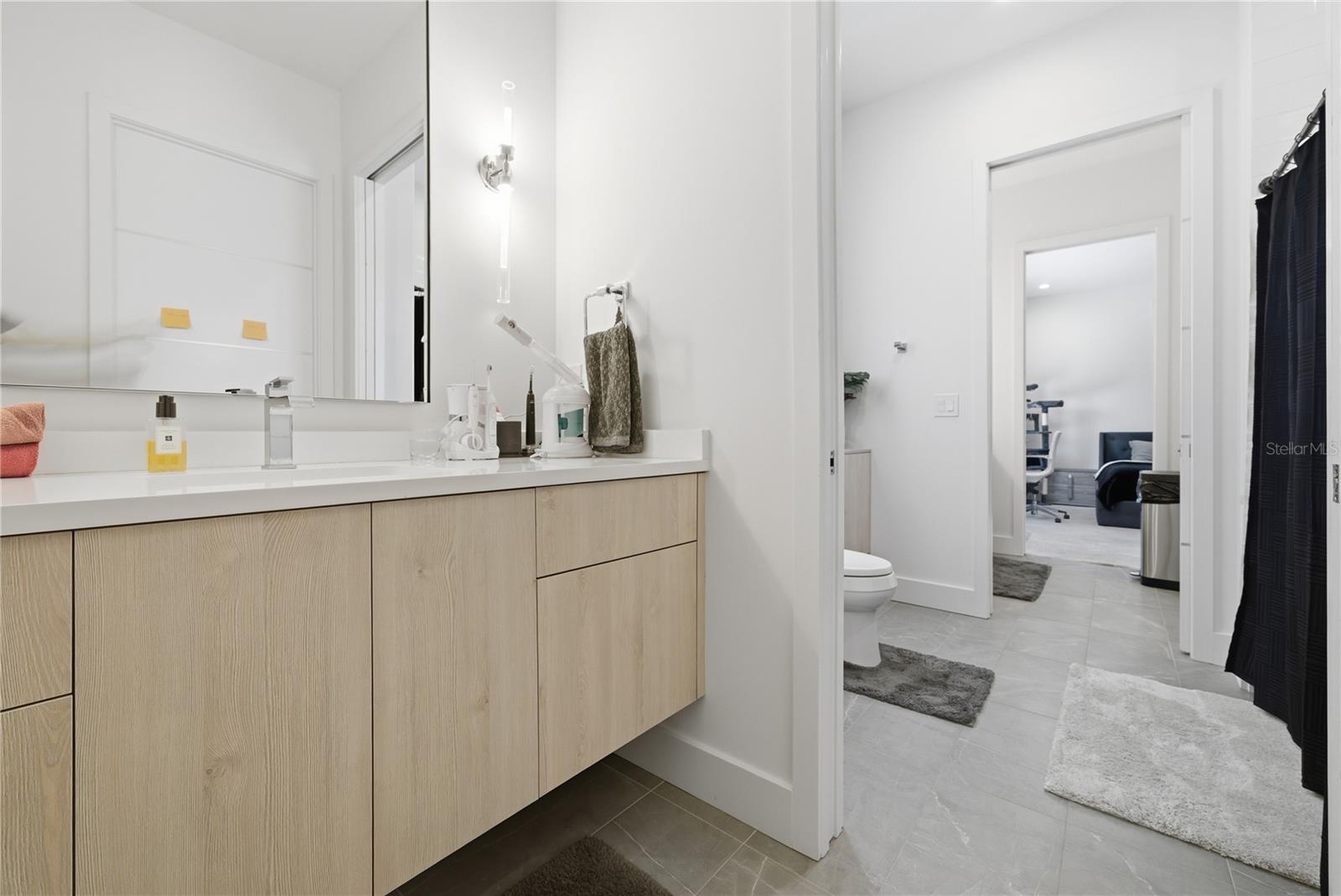 Image 57 of 72 For 814 Davis Boulevard