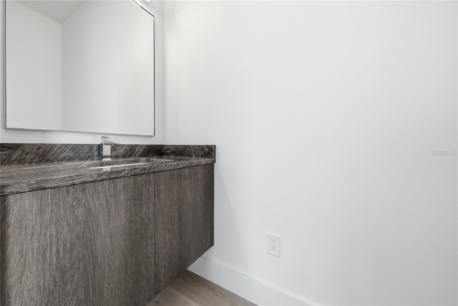 Image 58 of 72 For 814 Davis Boulevard