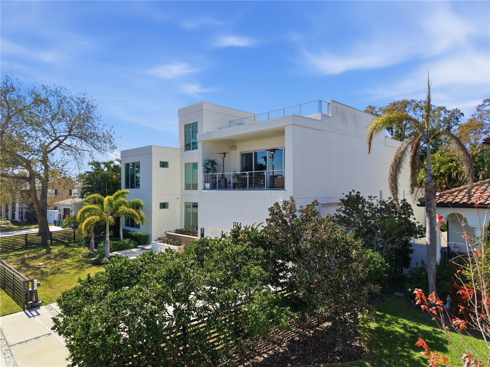 Image 6 of 72 For 814 Davis Boulevard