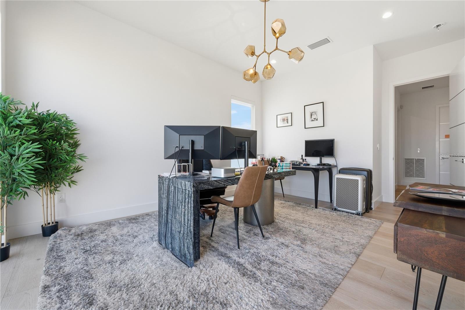 Image 61 of 72 For 814 Davis Boulevard