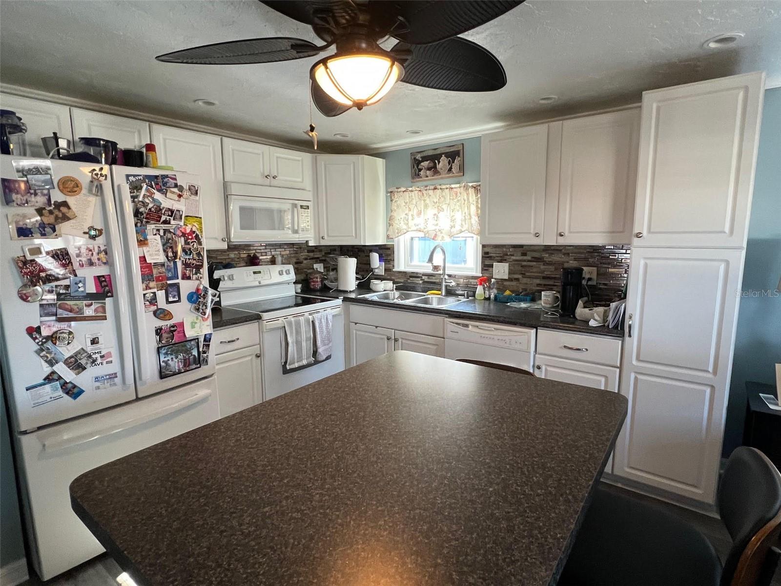 Listing photo id 9 for 8300 Seminole Boulevard 218