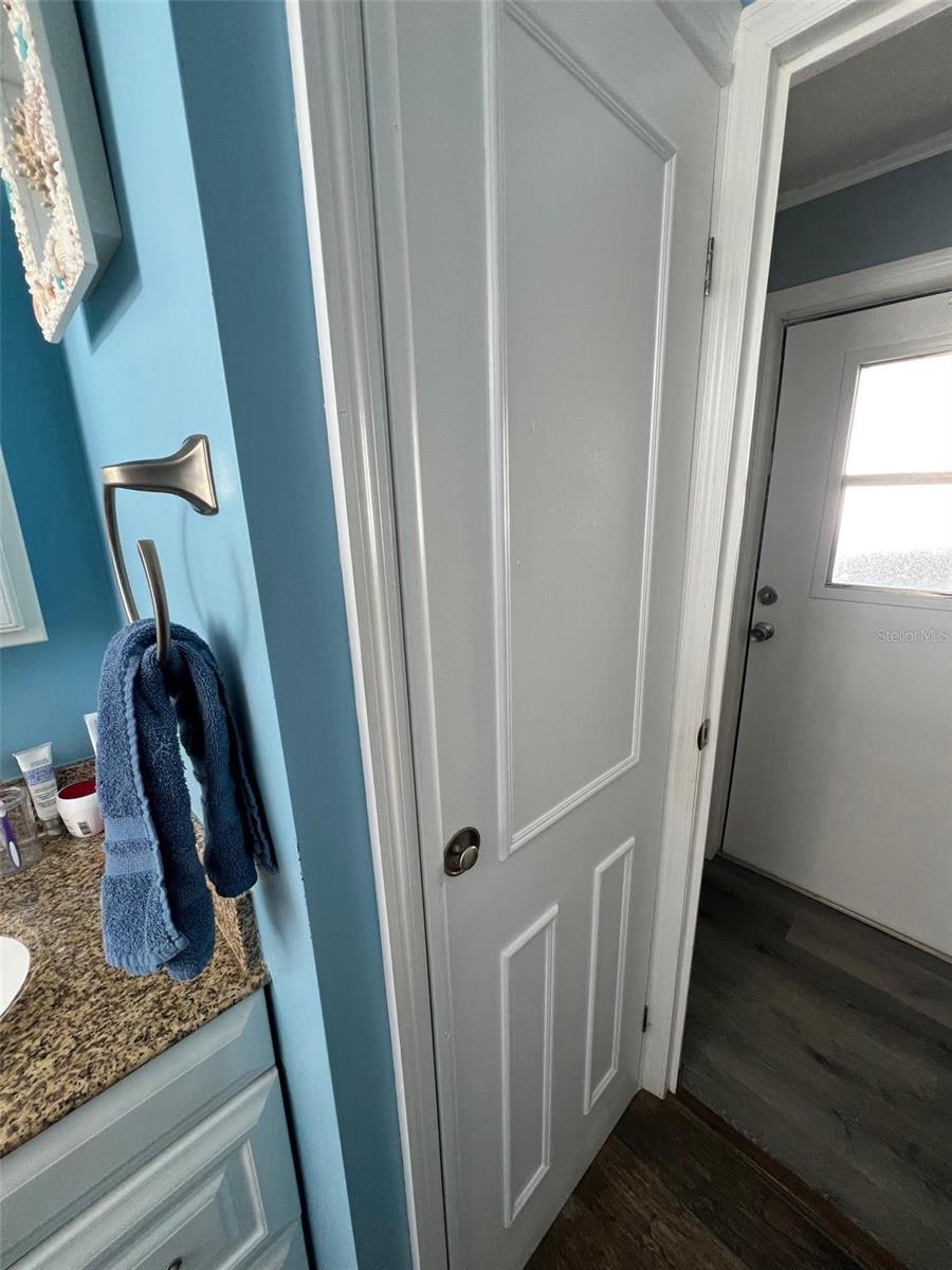 Listing photo id 13 for 8300 Seminole Boulevard 218