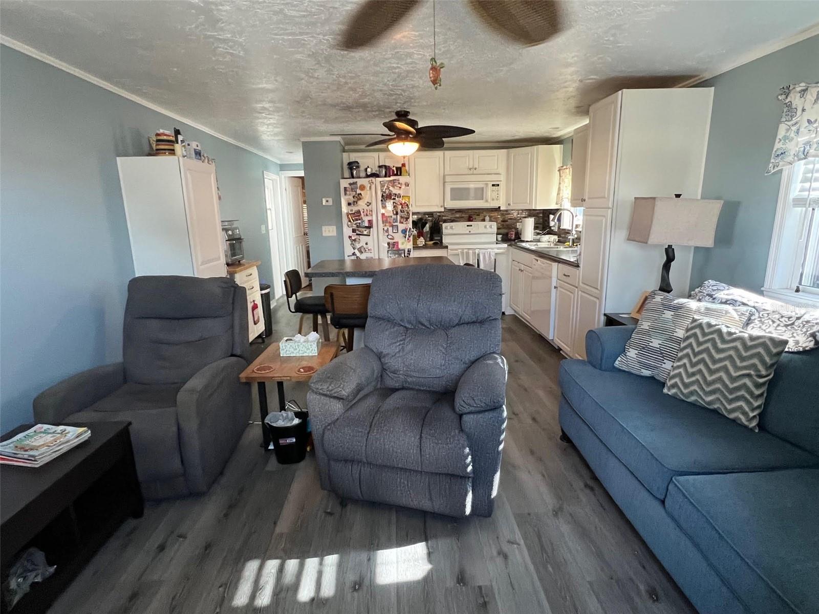 Listing photo id 6 for 8300 Seminole Boulevard 218