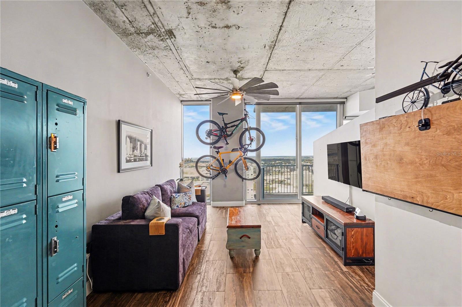 Image 7 of 47 For 777 Ashley Drive 2709