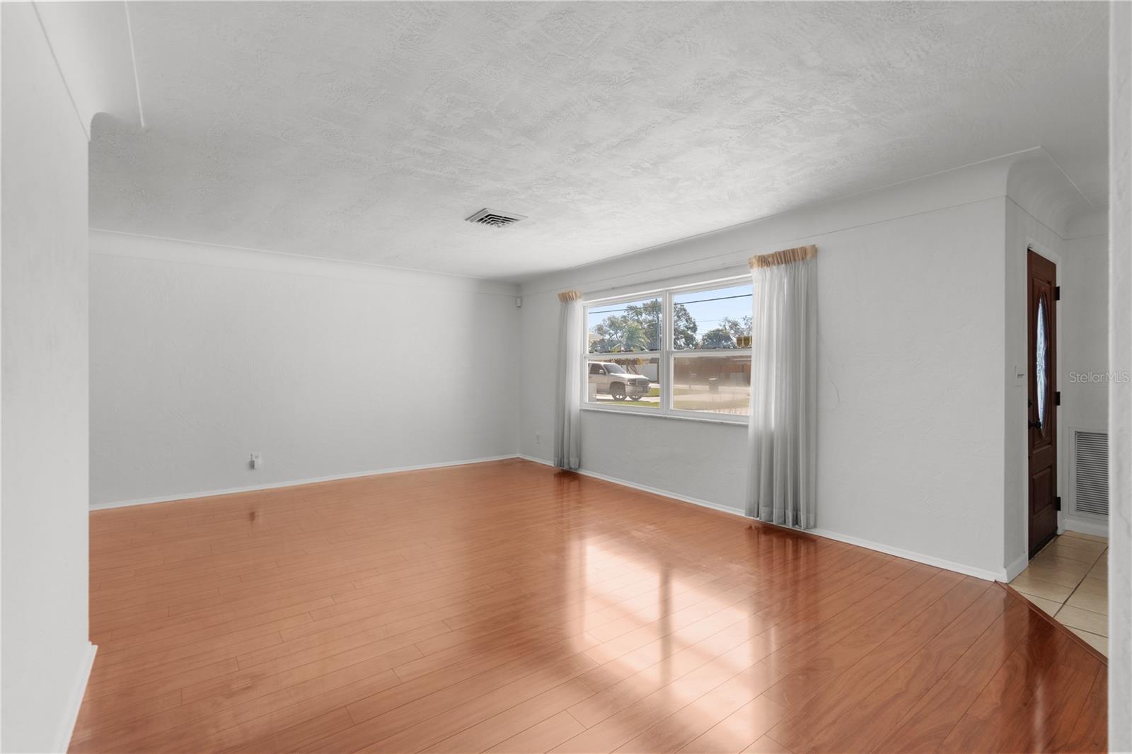 Image 25 of 57 For 13565 86th Avenue