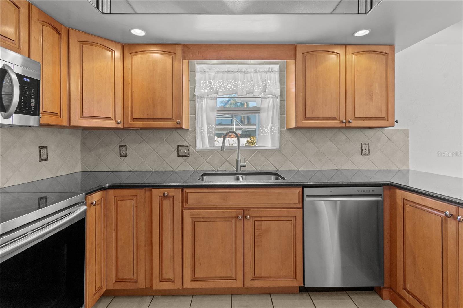 Image 39 of 57 For 13565 86th Avenue