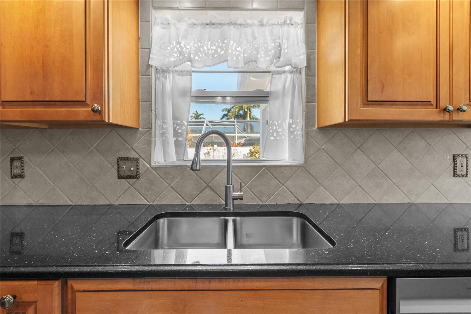 Image 40 of 57 For 13565 86th Avenue